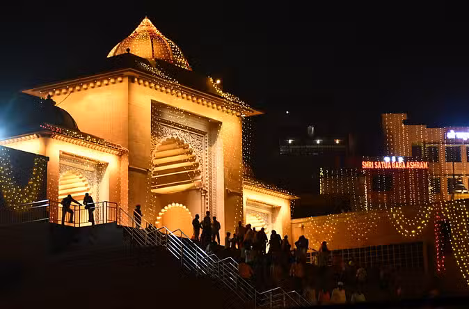 आज काशी के 84 घाटों पर जलेंगे 17 लाख दीये