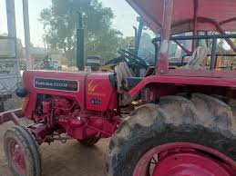 खाने पर विवाद को लेकर ढाबा संचालक के भाई ने तीन युवकों पर चढ़ाया ट्रैक्टर एक की मौत