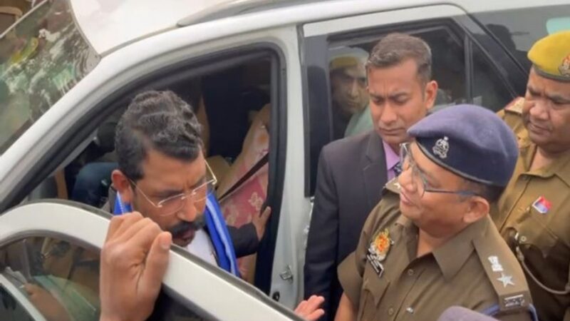 संभल में अघोषित कर्फ्यू जैसा माहौल, सपा सांसद और विधायक पुत्र के खिलाफ एफआईआर: सांसद चन्द्रशेखर आजाद में हापुड़ में रोके गए