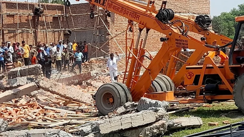 सरकारी स्कूल की दीवार गिरने से तीन श्रमिकों की मौत