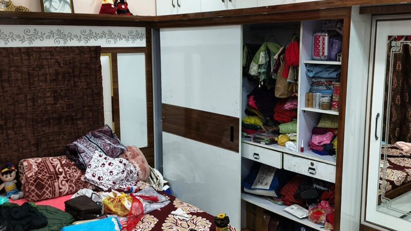 सगाई में गया परिवार, चोरों ने लाखों का माल किया पार