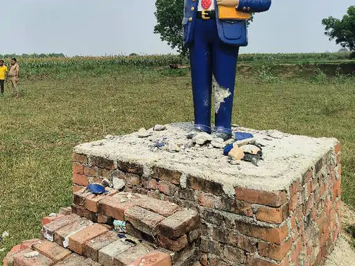 महाराष्ट्र में अम्बेडकर स्मारक में तोड़-फोड़ हिंसा, भीड़ ने दुकानें जलाई, लाठीचार्ज