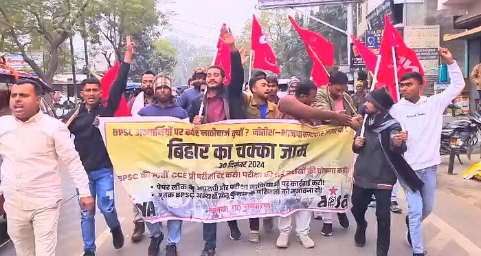 छात्रों के समर्थन में बिहार बंद,जगह जगह रोकी गई ट्रेनें