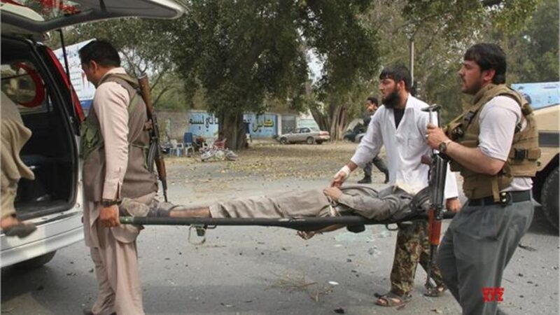 खाई में गिरी कार, 6 लोगों की मौत