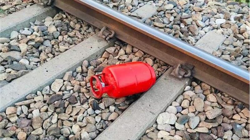 टला बड़ा हादसा : रेलवे ट्रैक पर मिला गैस से भरा सिलेंडर