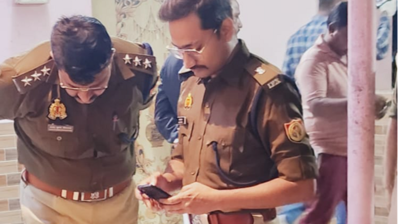 पुलिस ने चोरी करने वाले गिरोह को गिरफ्तार किया,चोरी के उपकरण बाइक समेत लाखों नगदी बरामद