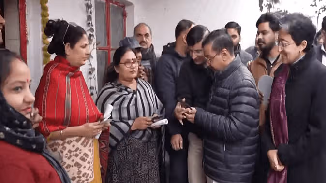 महिला सम्मान योजना शुरू, केजरीवाल ने कराया रजिस्ट्रेशन