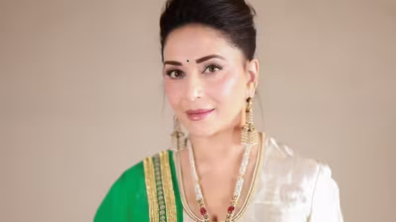 सालों बाद इन सितारों ने फिल्मों में की वापसी, फरदीन खान से करिश्मा कपूर तक ये सितारे शामिल