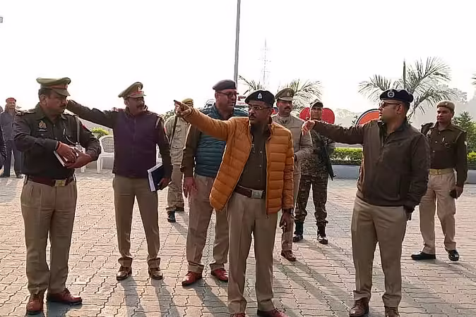 पिस्टल सटाकर पेट्रोल पंप के मैनेजर से लूट, बदमाशों की तलाश कर रही पुलिस