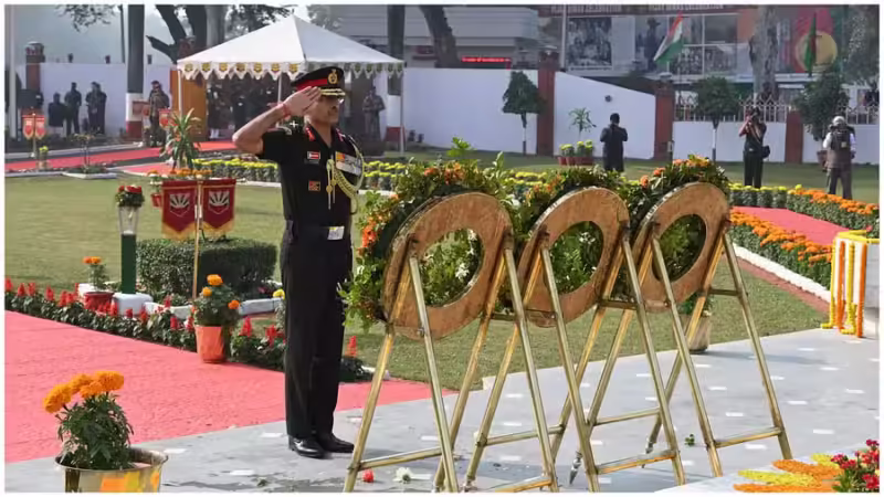 विजय दिवस पर बलिदानियों को श्रद्धांजलि, पुष्प अर्पित