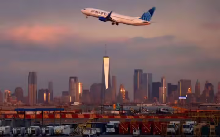 विमान दुर्घटना में एक व्यक्ति की मौत, दूसरा घायल