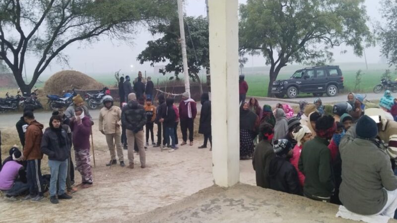 वाराणसी में अवांछनीय तत्वों ने अम्बेडकर प्रतिमा को किया खंड-खंड, लोगों में गुस्सा