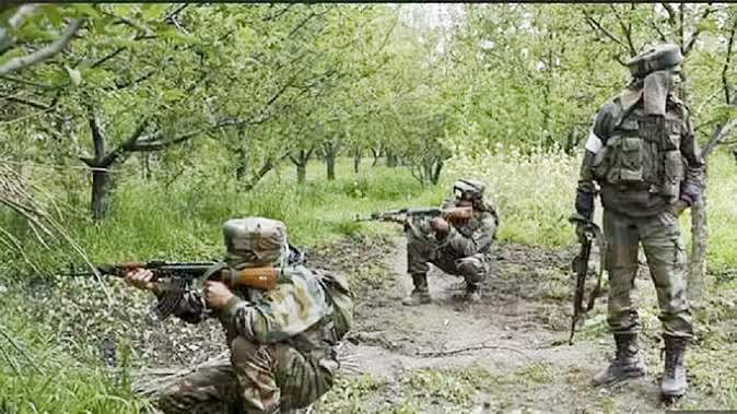 बस्तर में सुरक्षाबलों संग मुठभेड़ में चार नक्सली ढेर