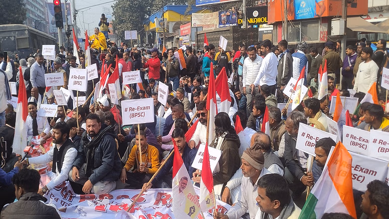 BPSC परीक्षा रद्द करने की मांग को लेकर पप्पू यादव ने भी दिखाई ताकत, बिहार बंद के दौरान रोकी गयी ट्रेन, कई जिलोंं में प्रदर्शन के दौरान हुई आगजनी