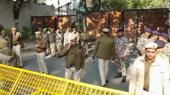 ‘शीश महल’ बनाम ‘राजमहल’ विवाद, धरने पर बैठे संजय सिंह और सौरभ भारद्वाज