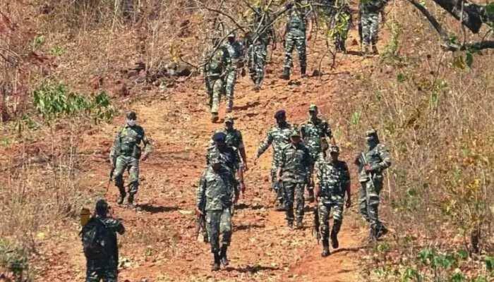 बीजापुर: सुरक्षा बलों संग मुठभेड़ में 18 नक्सली मारे गए