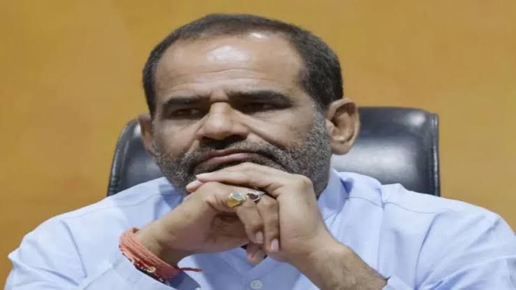 मुश्किल में विधूड़ी, टिकट काटने पर विचार कर रही है पार्टी