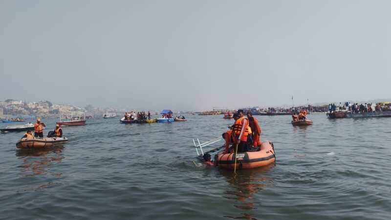 वाराणसी में दो नाव की टक्कर, डूब रहे सभी 10 तीर्थ यात्री बचाए गए