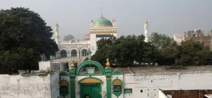 संभल में मस्जिद के बाहर कुंए की खुदाई और पूजा पर सुप्रीम कोर्ट ने लगाई रोक, राज्य सरकार को जारी किया नोटिस