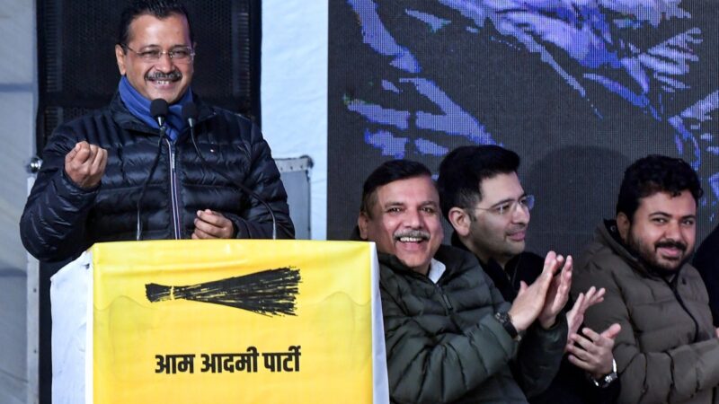 दो सीटों से चुनाव नहींं लड़ेगे केजरीवाल, चुनाव आयोग से की प्रवेश वर्मा के चुनाव लड़ने पर रोक की मांग