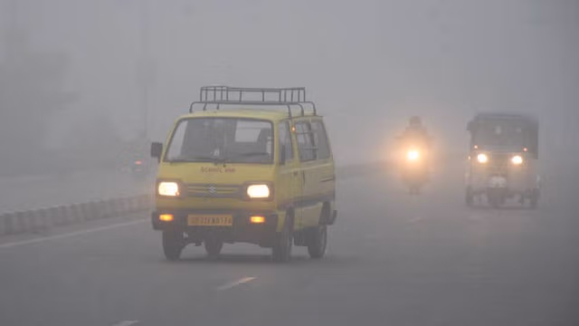 यूपी में बदला मौसम का मिजाज, घने कोहरे की फिर वापसी: बारिश के भी आसार