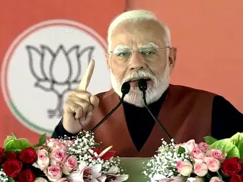 दिल्ली को विकास योजनाओं की सौगात देकर पीएम मोदी ने दिल्ली सरकार की जमकर की आलोचना: भारत कॉरिडोर का भी उद्घाटन