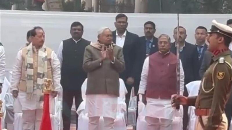 जब महात्मा गांधी की पुण्यतिथि पर ताली बजाने लगे नीतीश कुमार