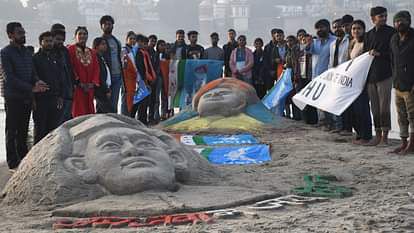 विवेकानंद की जयंती पर काशी में कई आयोजन, कहीं रेत पर उकेरी तस्वीर, कहीं बांटा कंबल