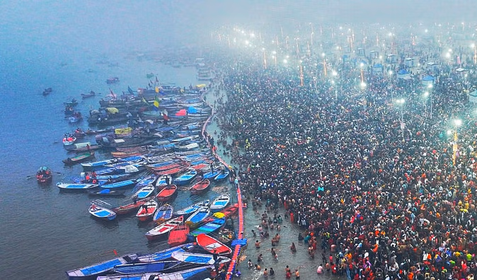 पौष पूर्णिमा पर पहले स्नान के साथ महाकुंभ शुरु, पहले दिन लगा श्रद्धालुओं का रेला
