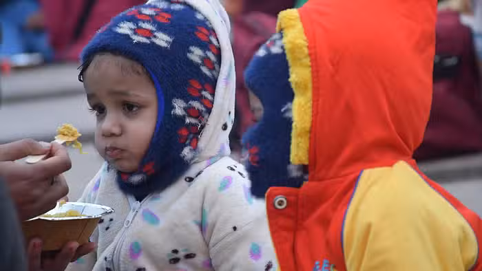 पहाड़ों से आने वाली बर्फीली हवाओं ने बढ़ाई ठंड