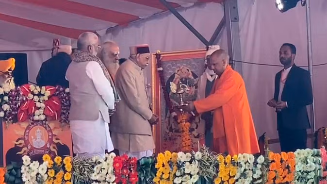 अयोध्या पहुंचे योगी, कहा- हम बटेंगे तो खामियाजा हमारे धार्मिक स्थलों को भुगतना पड़ेगा