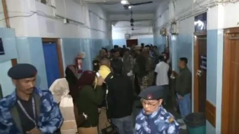 मणिपुर में सीआरपीएफ जवान ने अपने साथियों पर गोलीबारी के बाद किया सुसाइड: गोलीबारी से दो जवानों की मौत , 8 घायल