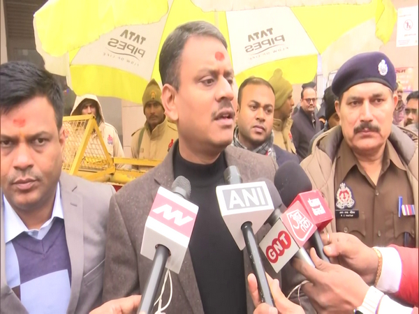 मुआवजा देने में लापरवाही से ८०० सरकारी कर्मियों का फंसा वेतन, भूमि अर्जन प्राधिकरण ने डीएम का ट्रेजरी कोड किया सीज