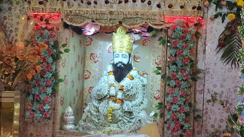 रविदास की जन्म स्थली पर लगा मिनी कुंभ, जयंती पर देश-विदेश से पहुंचे लाखों श्रद्धालुओं ने टेका माथा