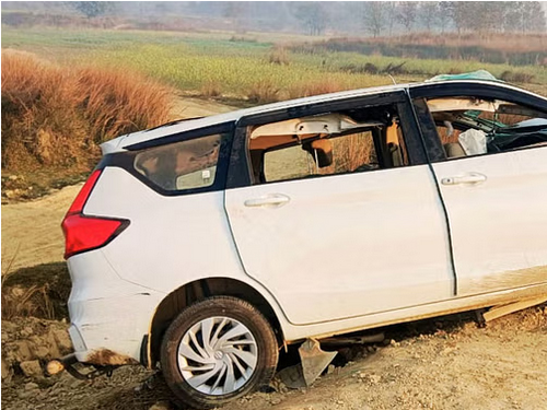 महाकुंभ लौट रहे नेपाल के श्रद्धालुओं की कार डिवाइडर से टकराई, तीन की मौत, सात घायल