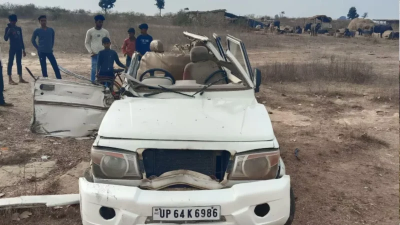 चंदौली में भीषण हादसा, ट्रक से टक्कर में उड़ गए बोलेरो के परखच्चे