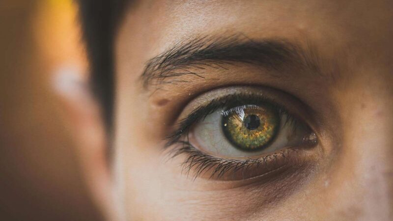 घर पर बनी क्रीम से हटाएं आंखों की डार्क सर्कल्स