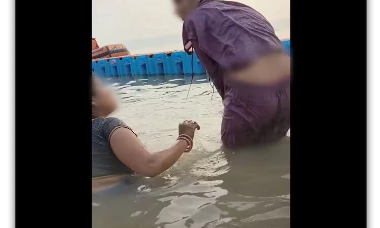 महाकुंभ में महिलाओं की डुबकी की तस्वीरें और वीडियो की सोशल मीडिया पर हो रही है बिक्री
