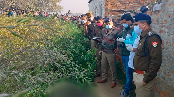 सरसों के खेत में अधजला शव मिलने से सनसनी