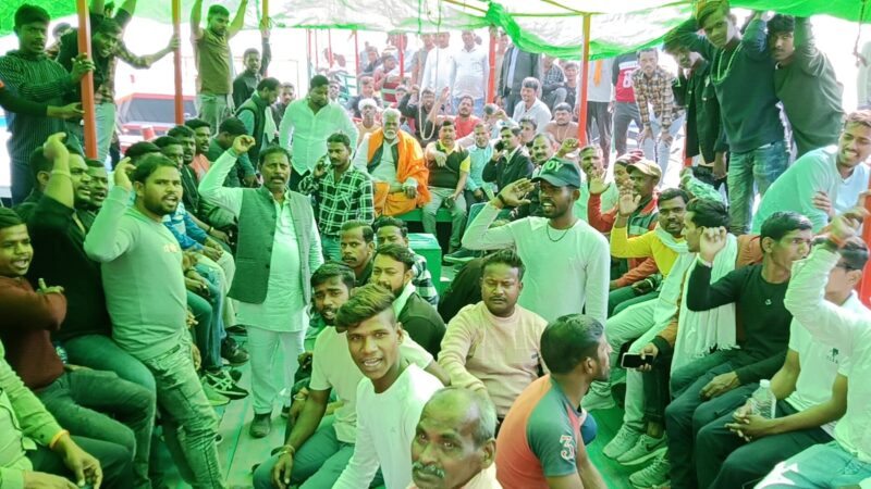 पुलिस उत्पीड़न के खिलाफ नाविकों की हड़ताल से नहीं चली नावें, निराश हुए पर्यटक