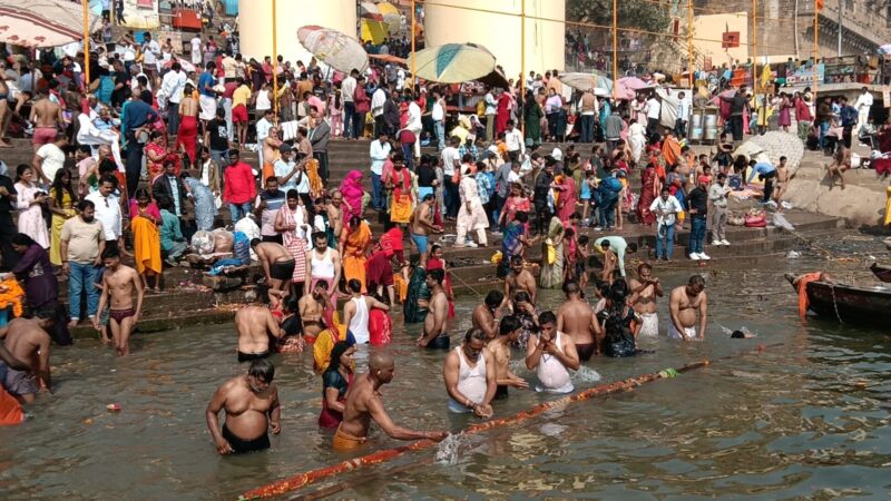 वसंत पंचमी पर लाखों ने लगायी आस्था की डुबकी