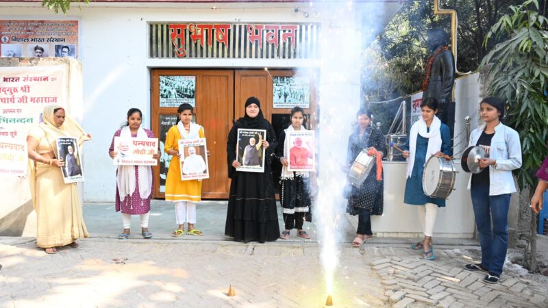 भाजपा की जीत पर काशी में महिलाओं ने मनाया जश्न