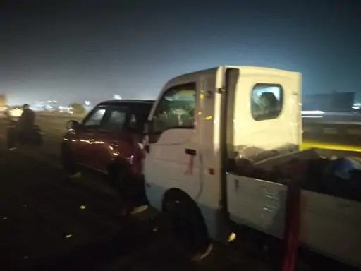 एक और हादसा: मैजिक से टकरायी श्रद्धालुओं की कार, १७ घायल