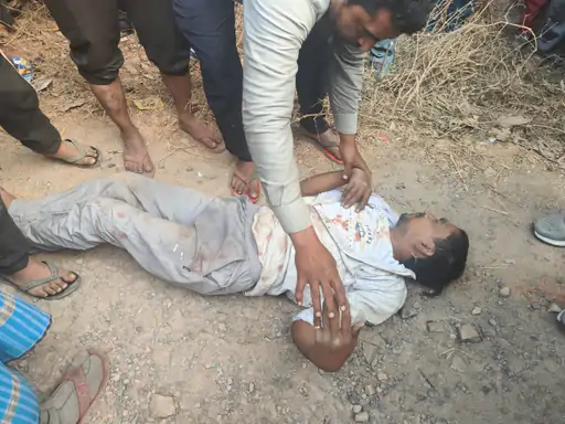 रात से लापता युवक का मिला शव, पीट-पीटकर हत्या की आशंका