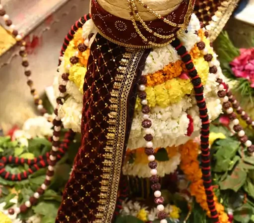 प्रशासन के दबाव में मुहं ढक कर मां गौरी संग काशी भ्रमण पर निकले बाबा विश्वनाथ, टूट गयी ३५० साल पुरानी परंपरा