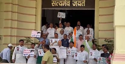 राष्ट्रगान के अपमान को लेकर नीतीश पर भड़का विपक्ष, प्रदर्शन