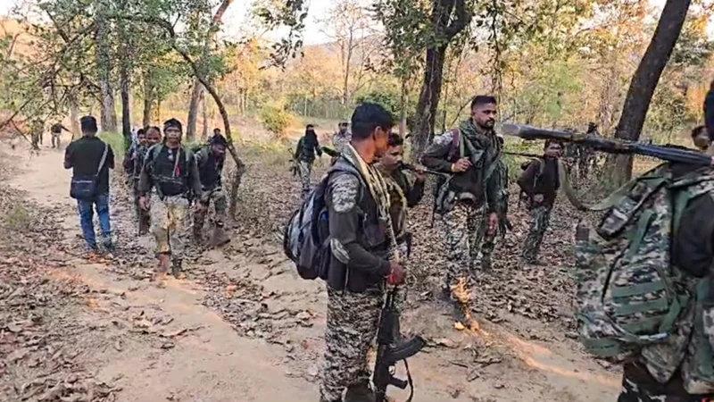 छत्तीसगढ़ के सुकमा में सुरक्षा बलों के साथ मुठभेड में १६ नक्सली मारे गये, दो जवान घायल