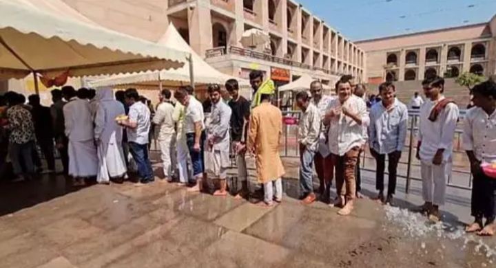 बाबा विश्वनाथ के दरबार में अब नहीं जलेंगे भक्तों के पांव, मैट बिछाने के साथ ठंडे पानी का होगा छिड़काव