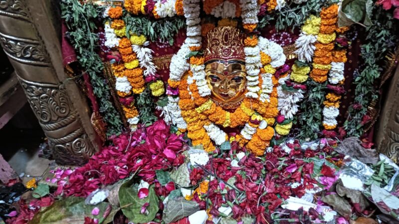 काशी में चैत्र नवरात्रि का भव्य शुभारंभ: श्रद्धालुओं की उमड़ी भीड़, गूंजे जयकारे