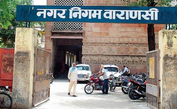 नगर निगम के सचल पशुदल की टीम को मंडी कर्मचारियों और व्यापारियों ने पीटा